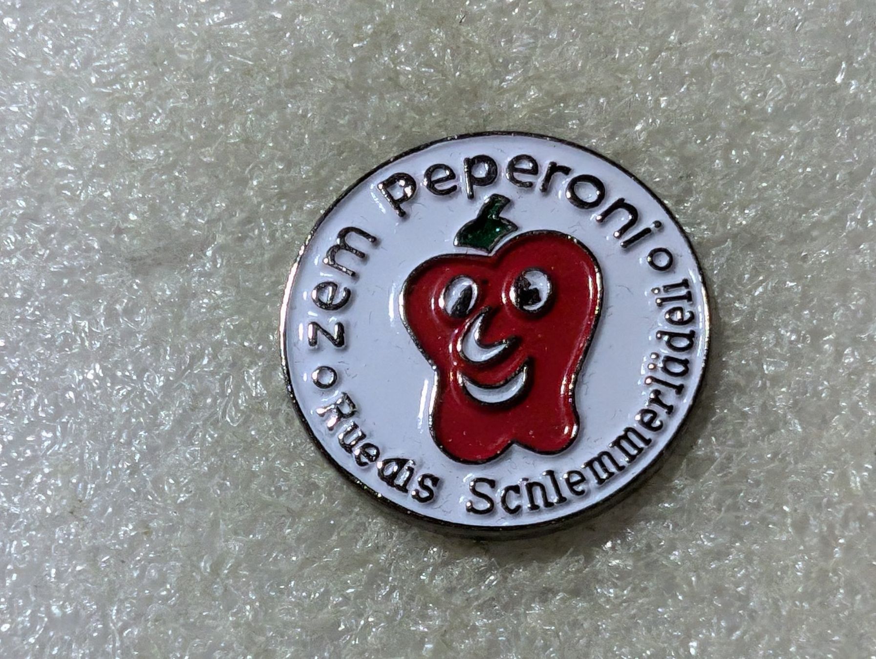 Placchette & Badge: Ansteckpin 143: Ruedis Schlemmlädeli – Usato da Oppligen venduto da Pin-Fall-Shop