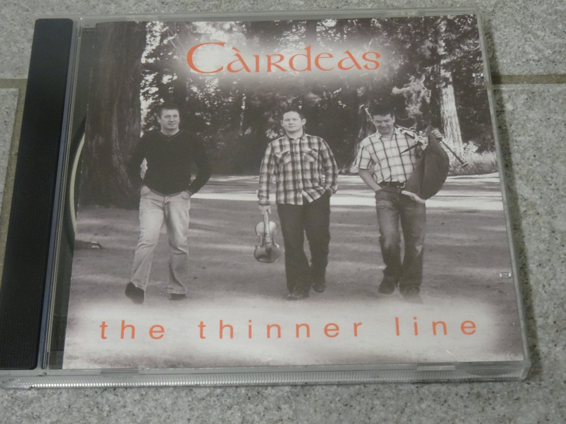 CD: Cairdeas CD - The Thinner Line - – Usato da Olten venduto da Disc-Ausverkauf