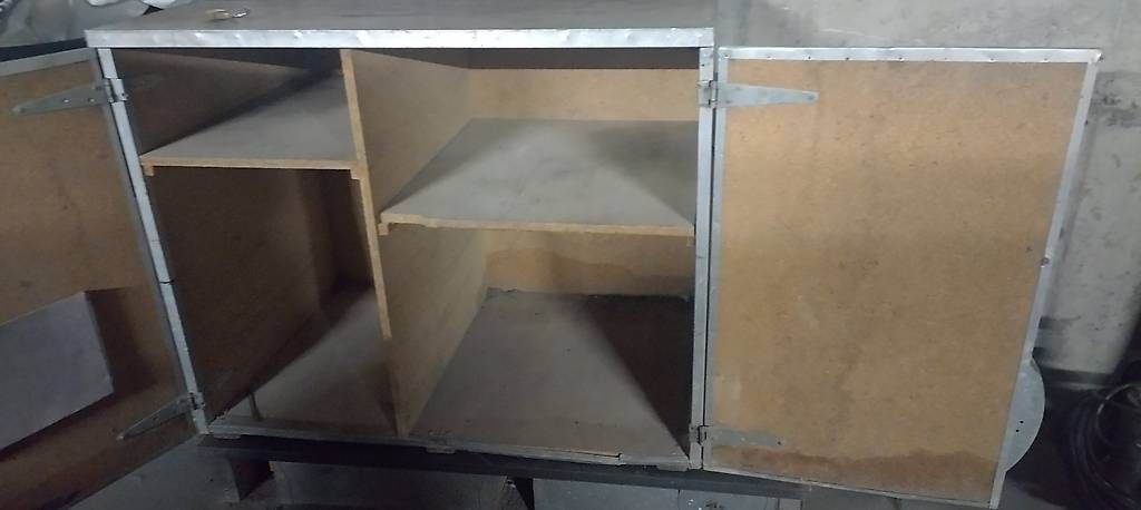 Armadi: Aluschrank – Usato da Bern venduto da zombi99 1