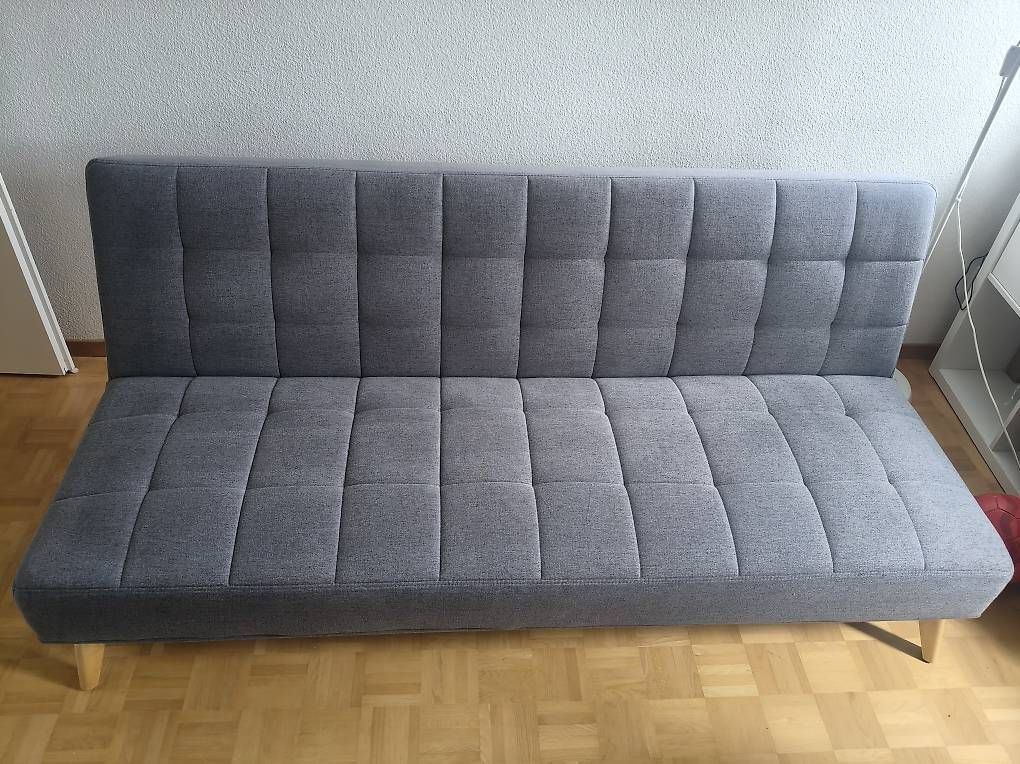 Divani: Modernes Klappsofa/Schlafsofa Grau mit Holzfüssen – Usato da Adliswil venduto da ro0ter 1