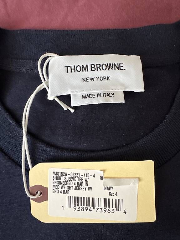 T-shirt: Thom Browne T-Shirt Navy - Nuova – Usato da Comano venduto da sil_t5js 1