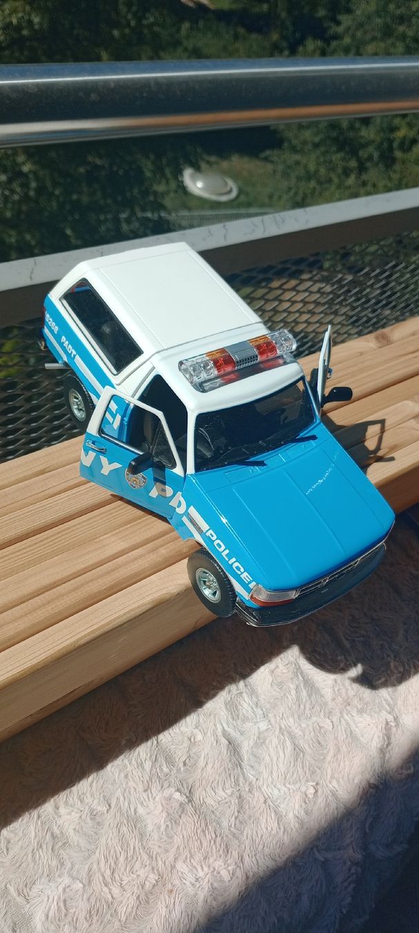 Greenlight Modellini d'auto: Ford Bronco 1992 NYPD – Usato da Domat/Ems venduto da oriori 6