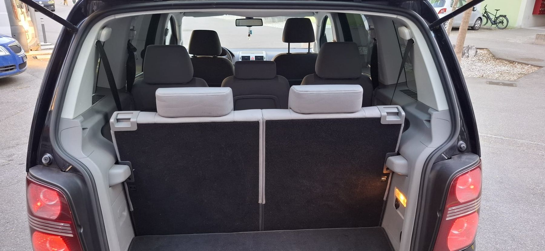 VW Automobili: vw touran 2.0tdi automatic 7places – Usato da Fribourg venduto da marco_pinho 4