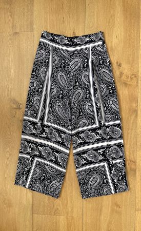 Luftige ZARA-Sommerhose (vorne raffiniert geschlitzt)
