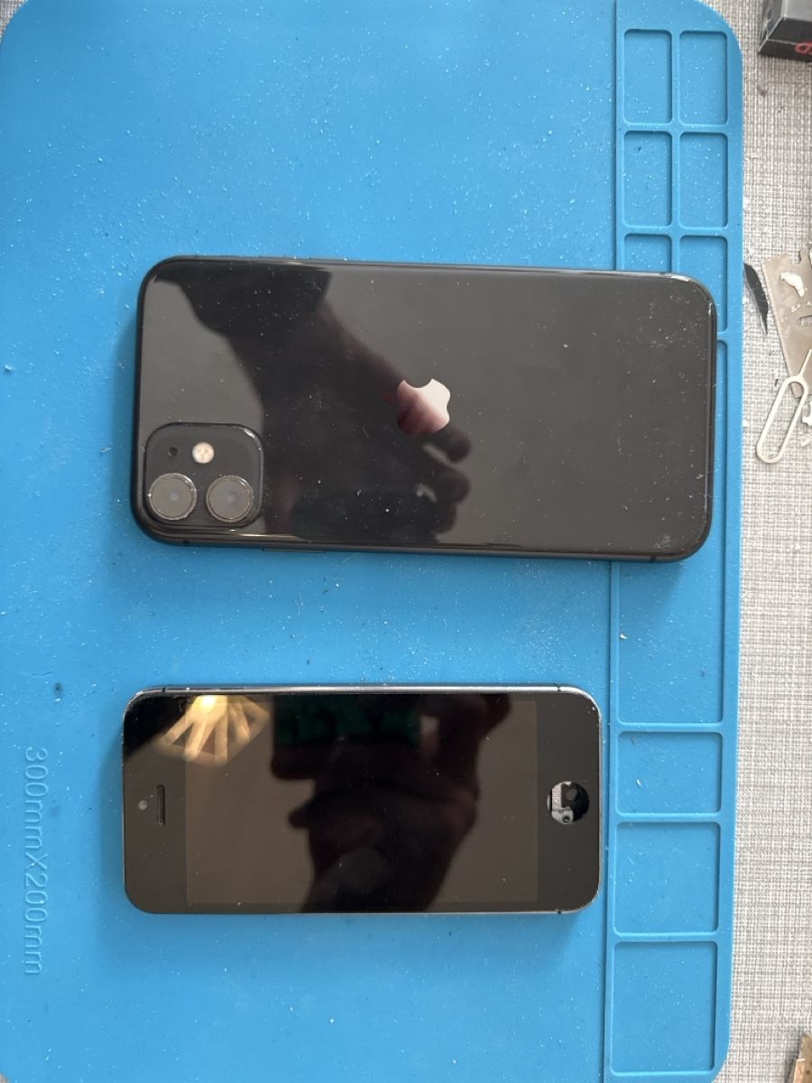 Apple Portables: iPhone 11+iphone 5s – Défectueux à Sierre par kev_dz8v