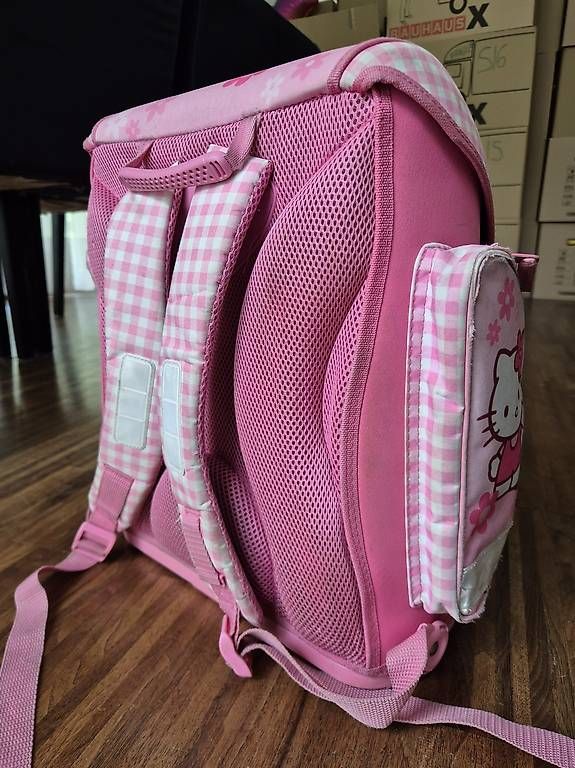 Kindertaschen: Hello Kitty Schulthek Schulrucksack – Gebraucht aus Zürich von Damaa 1