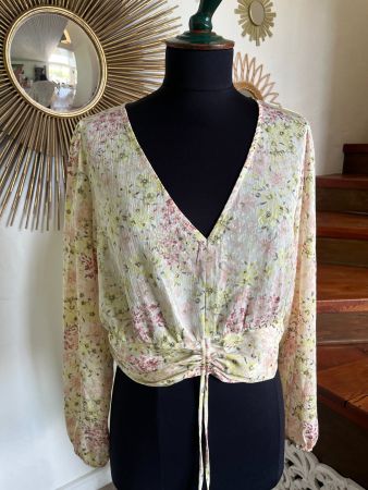 Joli top fleuri léger parfait pour le printemps/été! 🌸