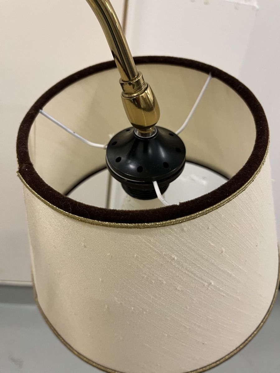 Lampes: Zwei Stehlampen Messingoptik mit Schirm gebraucht – D'occasion à Rüti ZH par Walti0 4
