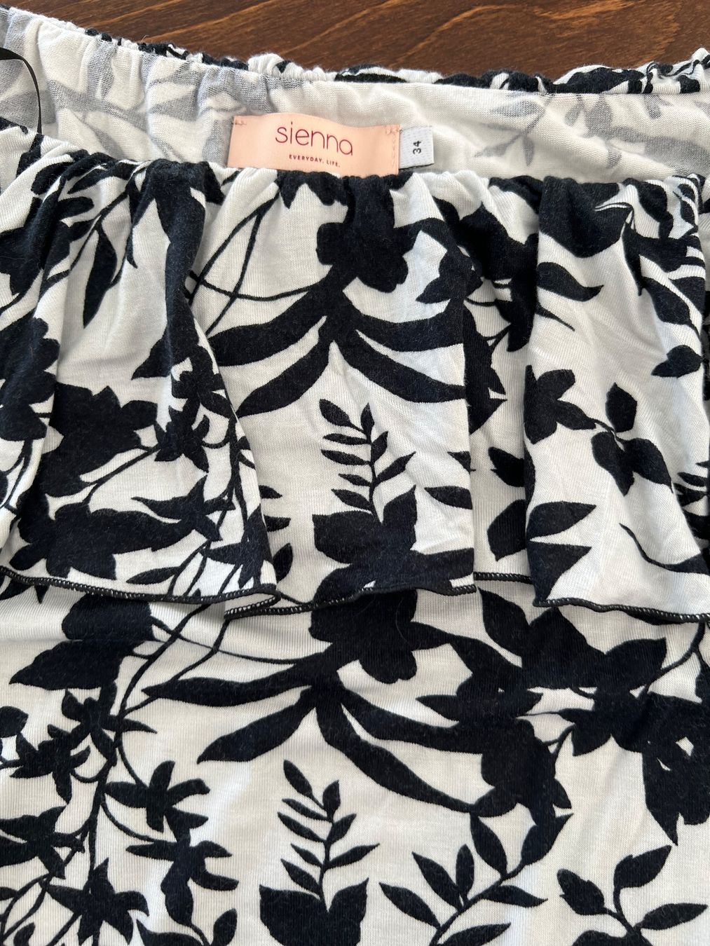 Kleider: Schönes Sommerkleid Sienna, Grösse 34, Schwarz/Weiss – Gebraucht aus Ebmatingen von Mistelu 2