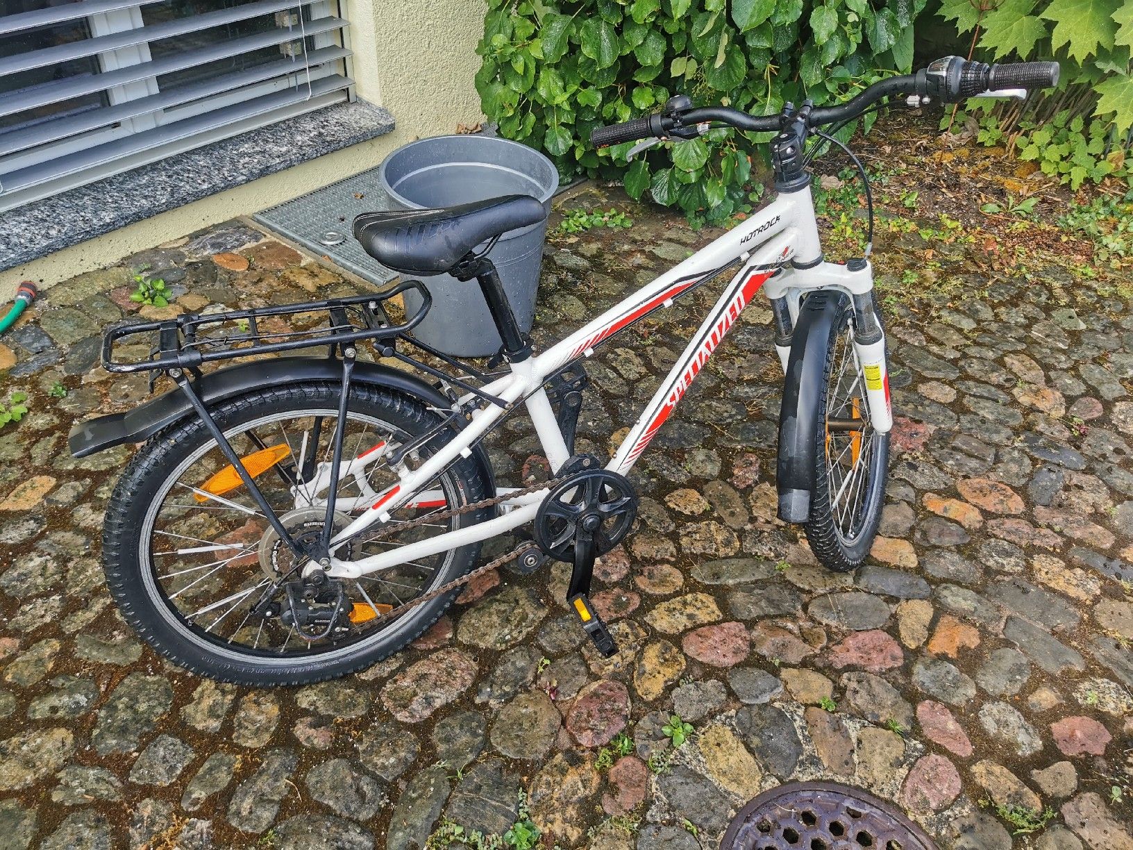 Velos: Kinderfahrrad Specialized 20 Zoll weiss  – Gebraucht aus Freienstein von Fraxinus