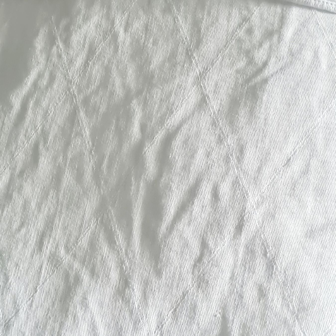 Autre linge de table: TISCHTUCH GEMUSTERT HL.CA.150/130CM – D'occasion à Siebnen par annigannig 1