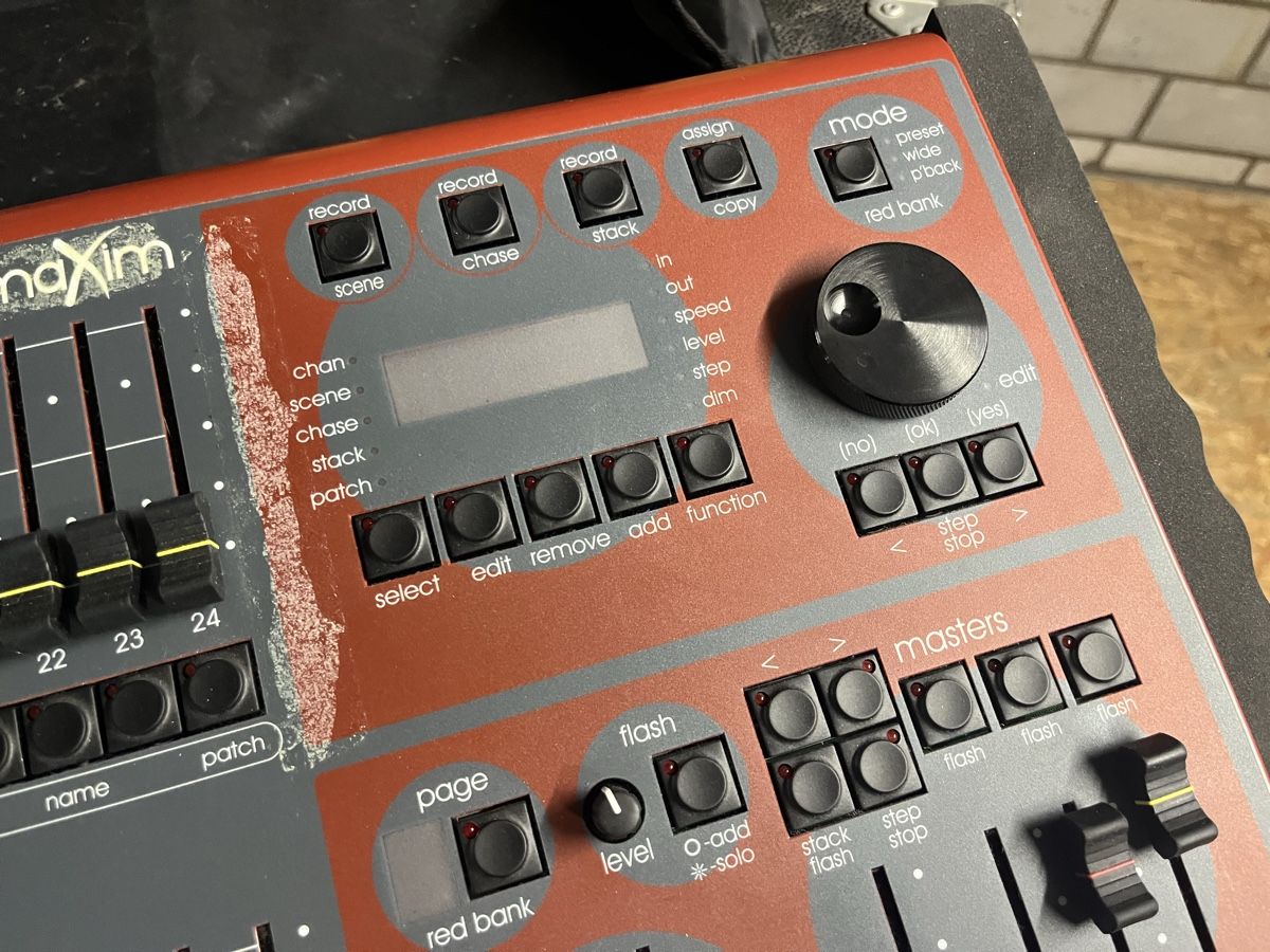 Console di mixaggio: Lichtpult LSC Maxim – Usato da Nesslau venduto da Pbon 1