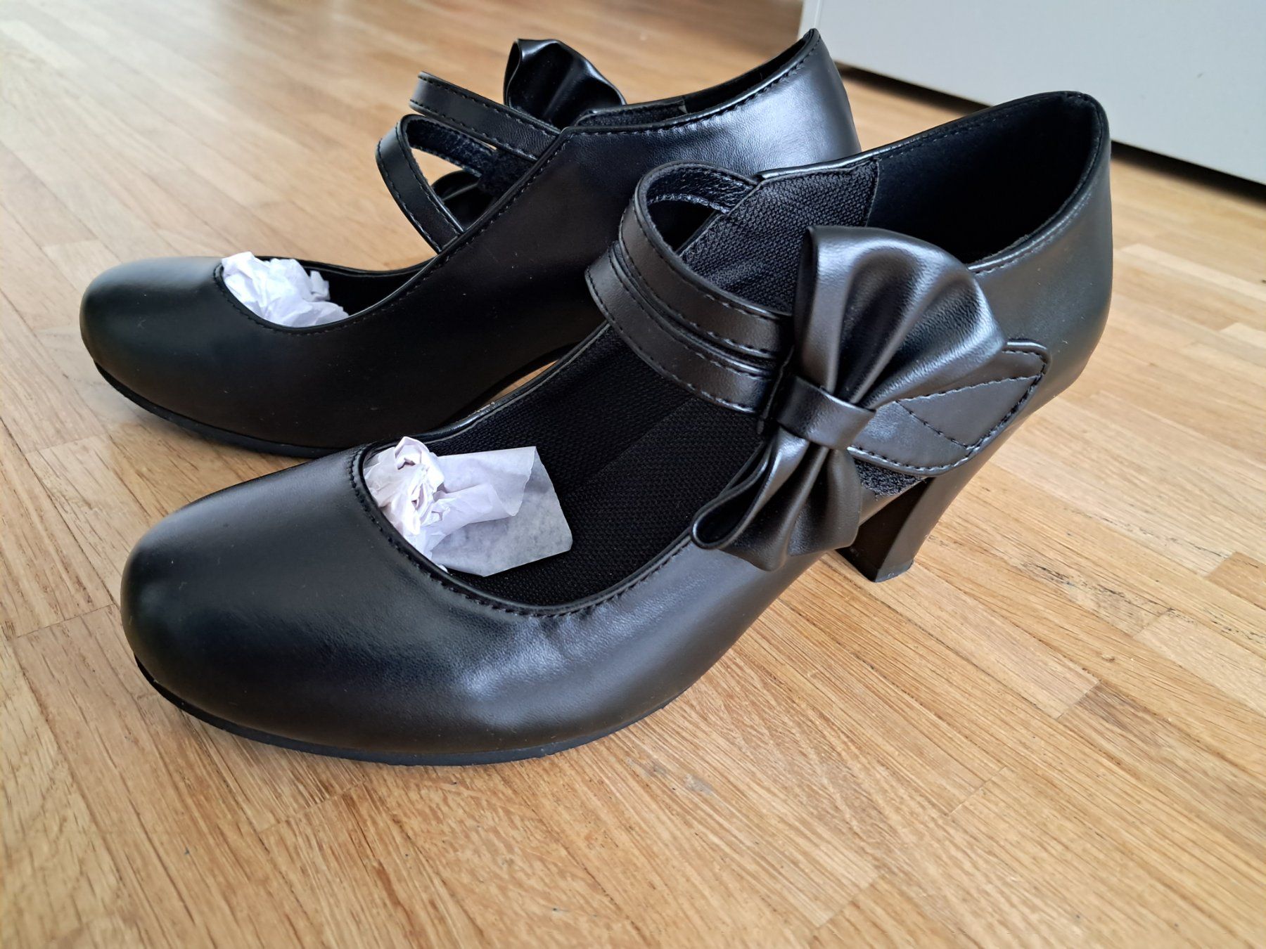 Damenschuhe: Chaussures neuves talon 37 – Gebraucht aus Genève von Benz2017 2