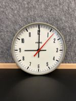 Wanduhr FAVAG Neuchatel Switzerland 12V Alugehäuse