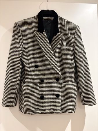 Vintage Escada Houndstooth wool Blazer Velvet Collar great