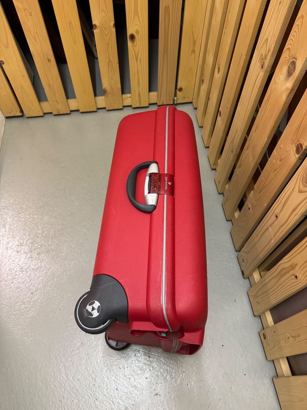 Samsonite Valigie: Samsonite Hartschalenkoffer rot mit 2 Rädern – Usato da Riehen venduto da ekc_ymy2 2