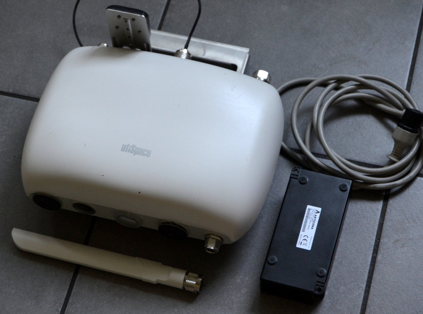 Modem & Router: UfiSpace GML810E-868U Outdoor LoRa Gateway – Usato da Collonges venduto da arashee 6