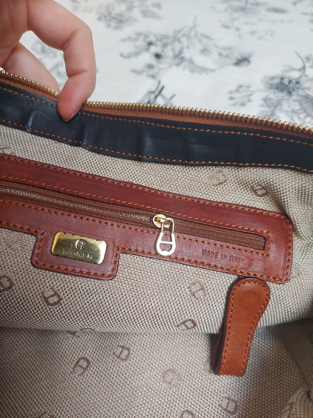 Aigner Borse da donna: Sac à main Aigner en cuir – Nuovo (secondo la descrizione) da Lausanne venduto da Super-cerise 5