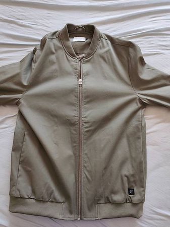Nowadays Jacke olivgrün Grösse Small. 97% Cotton 3% Elastan 