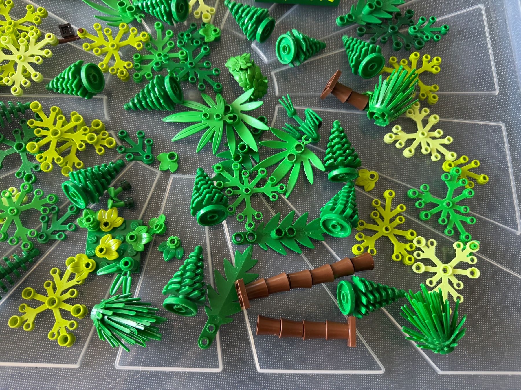 Lego Kit di costruzioni: Lego plantes, fleurs et arbres – Usato da Lausanne venduto da garmina30 3