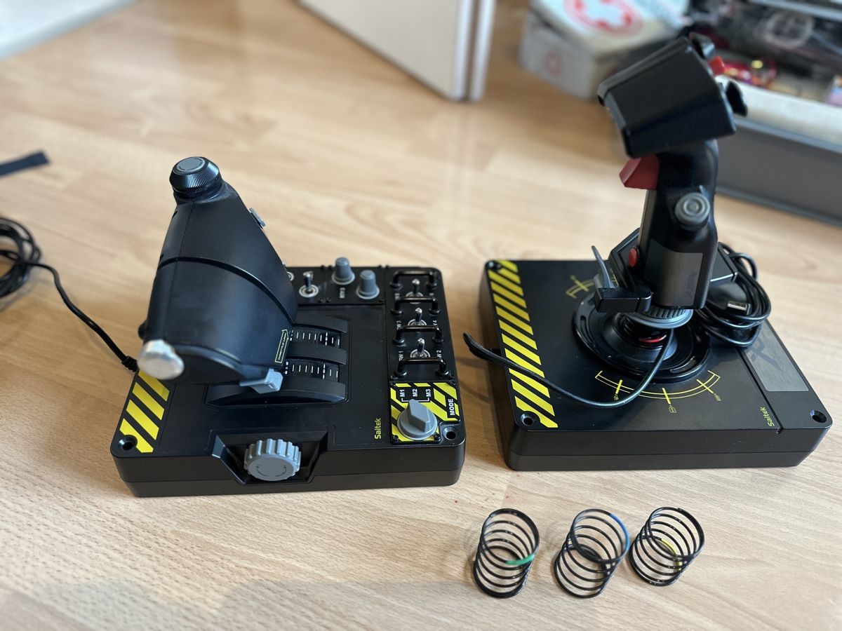 Saitek Controller: Saitek X52 Flight Control System Joystick Schubregler – Usato da Walterswil (BE) venduto da RoHo-81 1