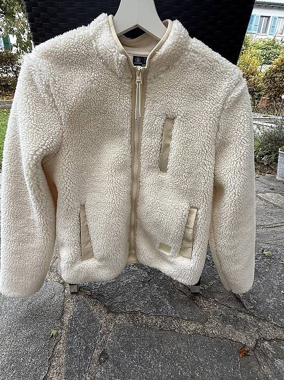 Giacche: Flauschige Damenjacke von Volcom – Usato da Luzern venduto da Aeniiii