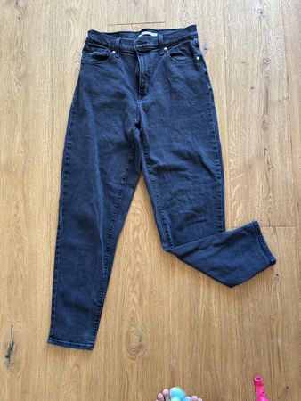 Schwarze Levi's Mom Jeans, Grösse 29