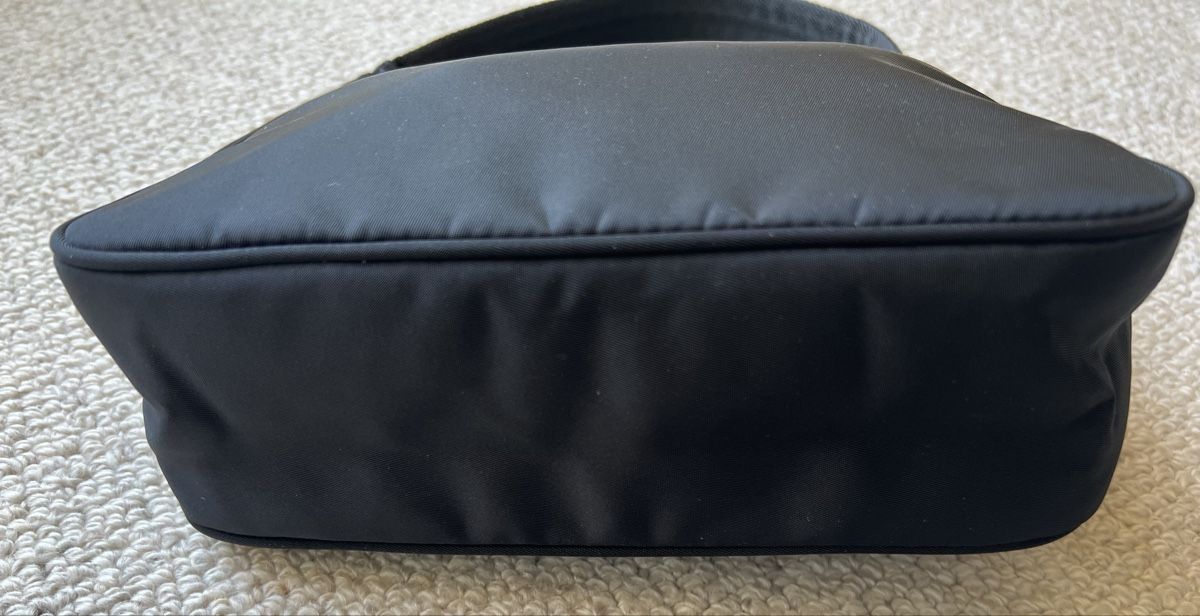 Prada Borse da donna: Prada mini Handtasche aus Nylon – Schwarz – Usato da Zürich venduto da ClosetKTT 2