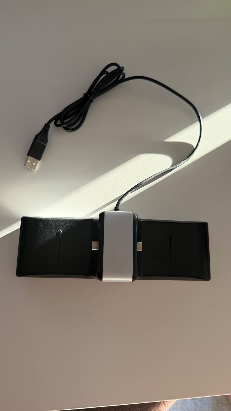 Sony Adattatori & Cavi: PS5 DualSense Controller Ladestation für 2 Controller – Usato da Schönenwerd venduto da rom_5wfy 1