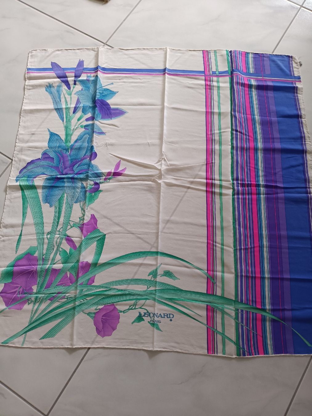 Foulard & Sciarpe: Seidenfoulard von Leonard – Usato da Stansstad venduto da leoni66 1
