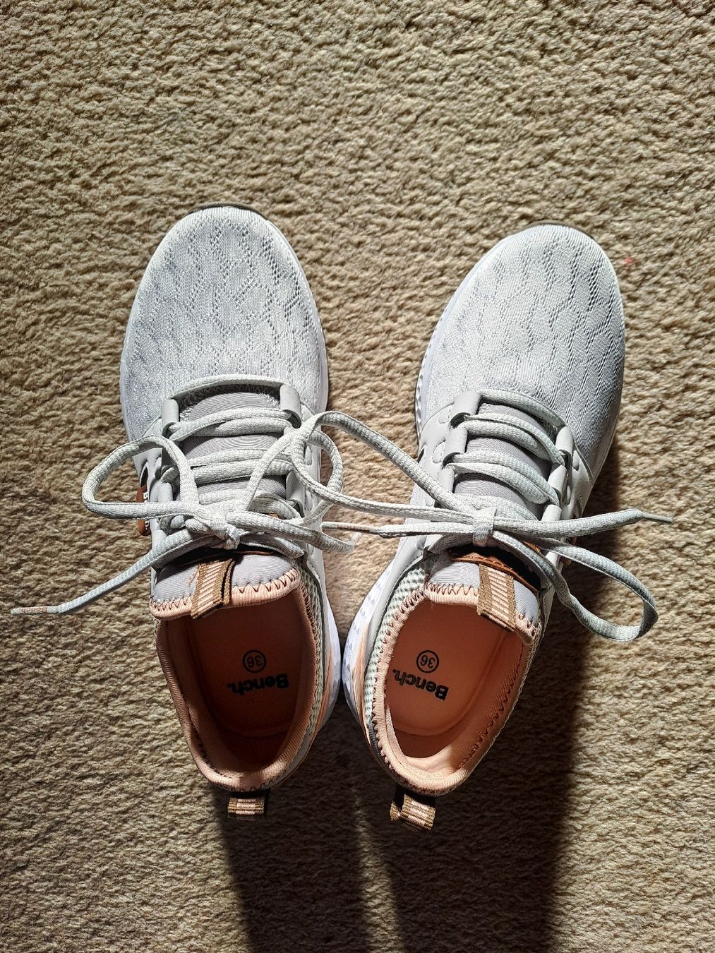 Scarpe da donna: schöne graue Sneaker Gr. 36 – Nuovo (secondo la descrizione) da Untersiggenthal venduto da Zehni8