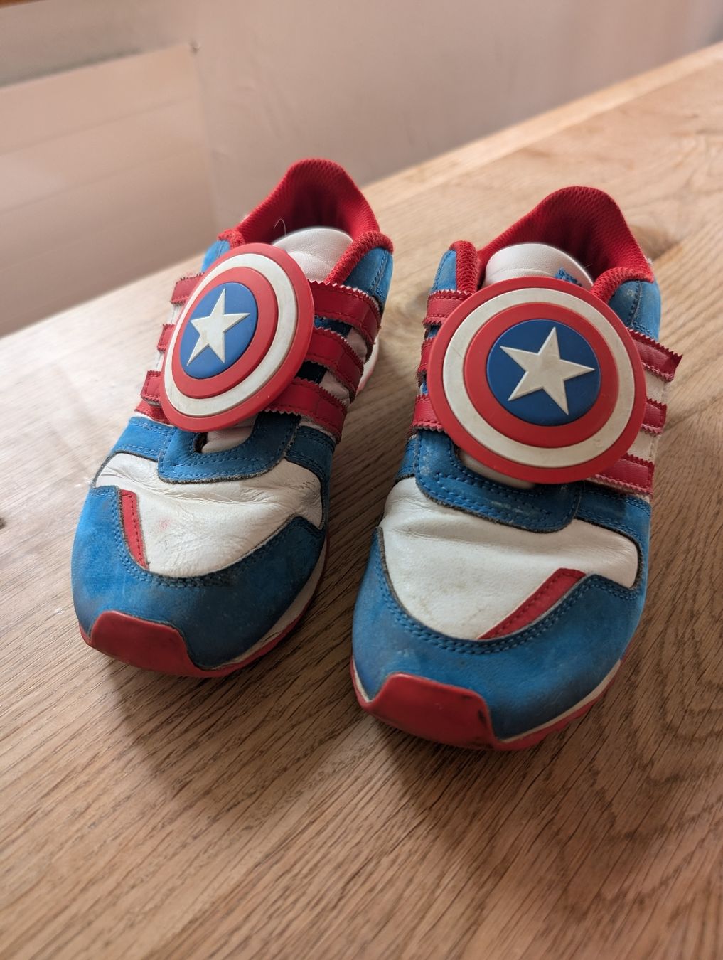 Adidas Scarpe per ragazzi: Adidas Captain America, Gr. 35 – Usato da Winterthur venduto da voan