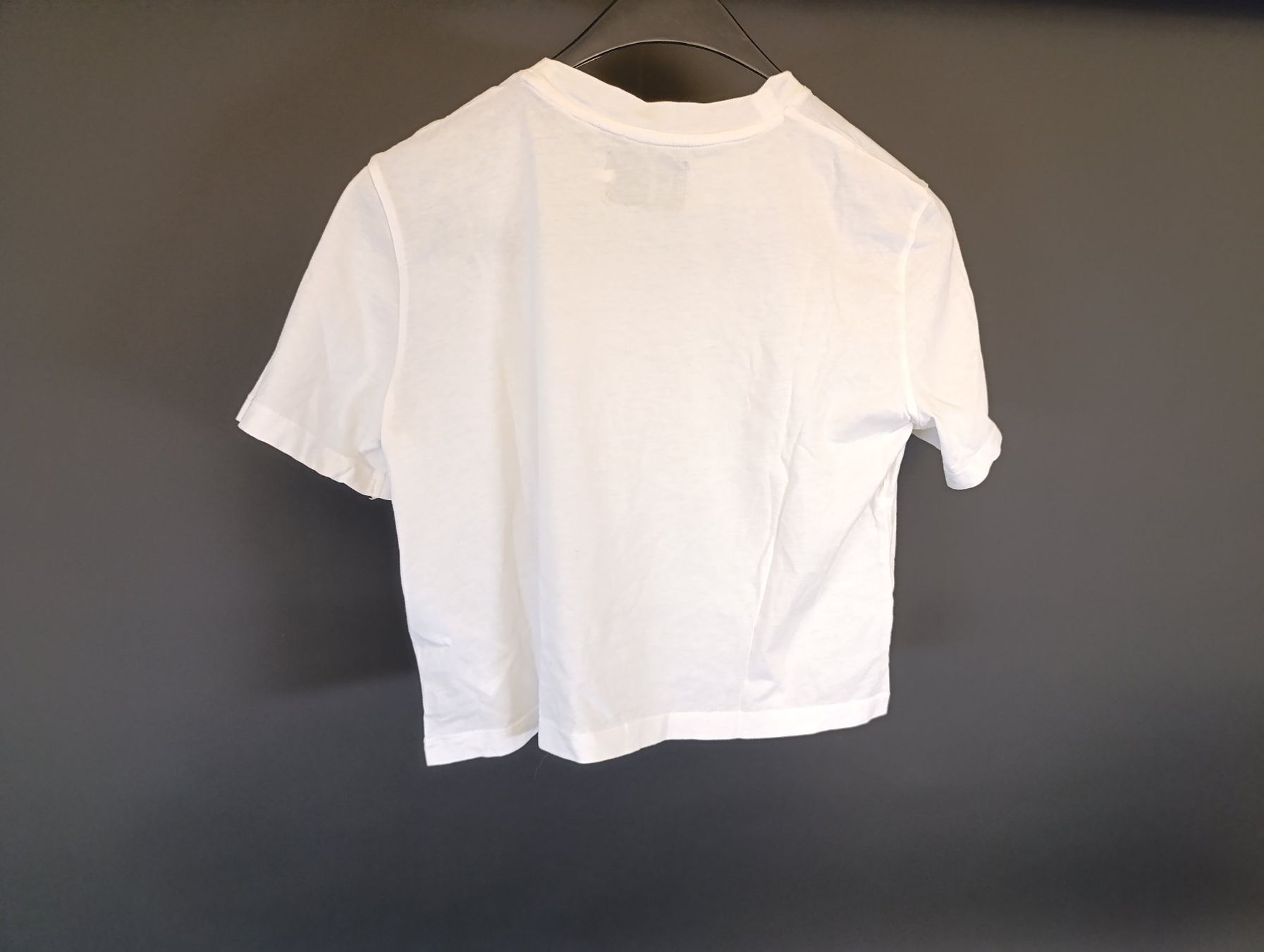 Calvin Klein T-shirt: CALVIN KLEIN JEANS crop top blanc Taille M – Usato da Thielle venduto da Plusvalue_Neuchatel 1