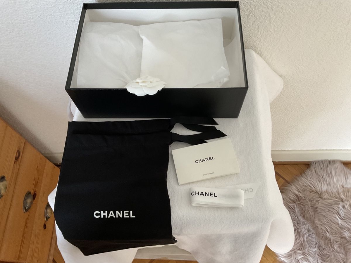 Chanel Scarpe da donna: Chanel : sandales noires – Nuovo e nell'imballaggio originale da Corseaux venduto da Mililaforet75 6