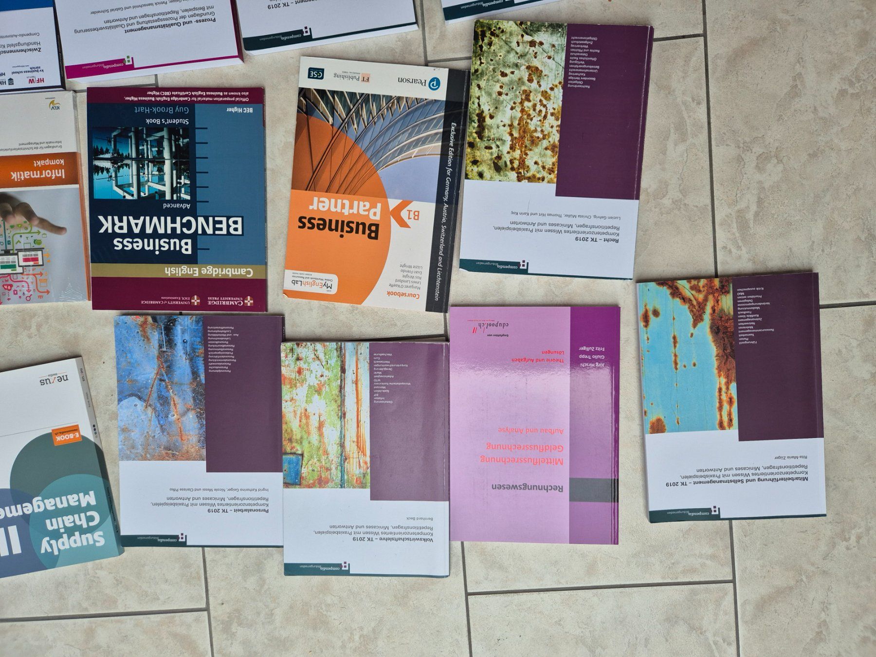 Libri: GRATIS: BWL-Bücher – Nuovo (secondo la descrizione) da Weisslingen venduto da monkeyboarder 1