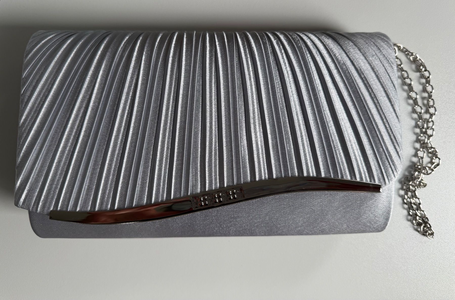 Sacs femmes: Elegante Abendtasche – Neuf avec emballage d'origine à Kloten par des_xv52