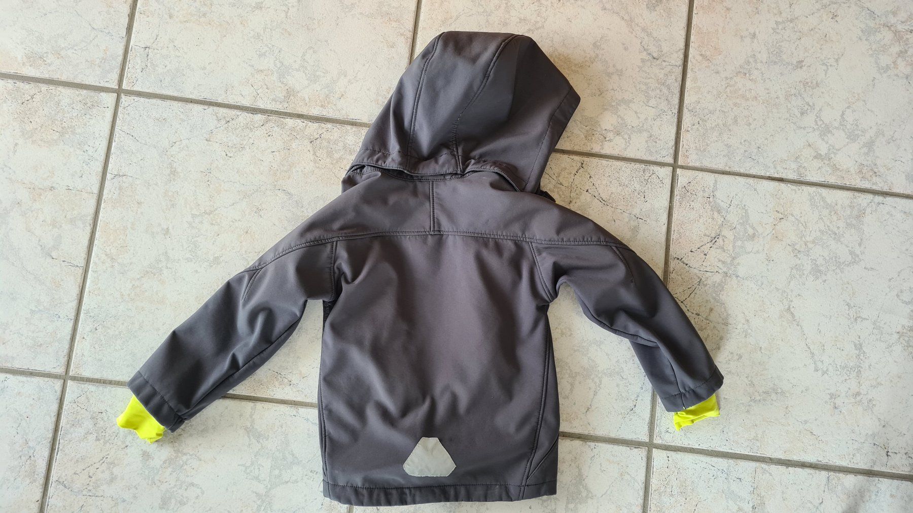 H&M Giacche & Cappotti: Softshelljacke 116 – Usato da Obergösgen venduto da schesom 5