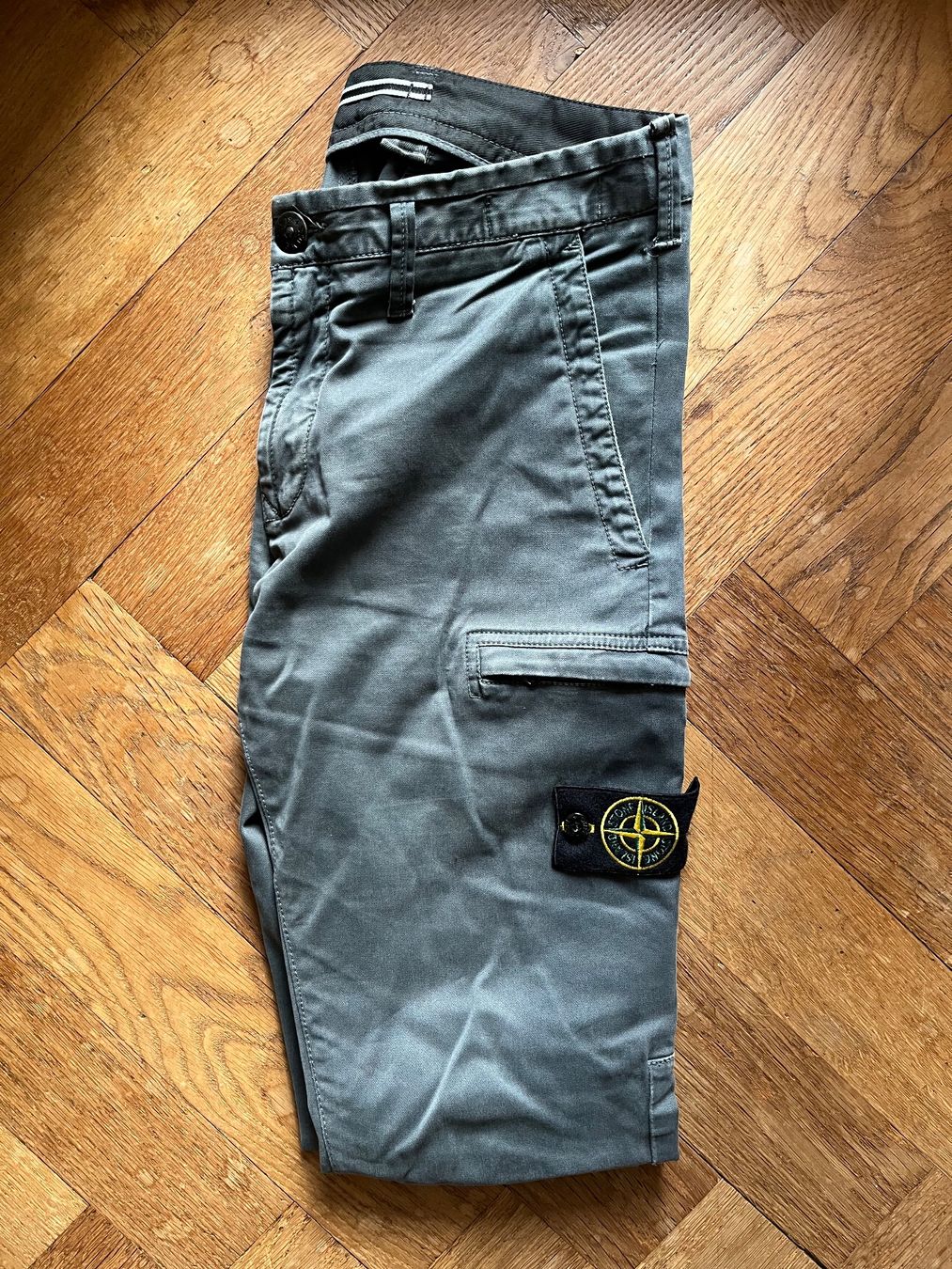 Stone Island Pantaloni: STONE ISLAND pantalon cargo SK – Usato da LAUSANNE venduto da PUMPERNICKEL3