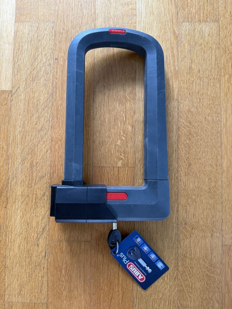Abus Lucchetti: ABUS uGrip Plus 501 Bügelschloss in Schwarz  – Nuovo (secondo la descrizione) da Bonstetten venduto da Sassenach5 1