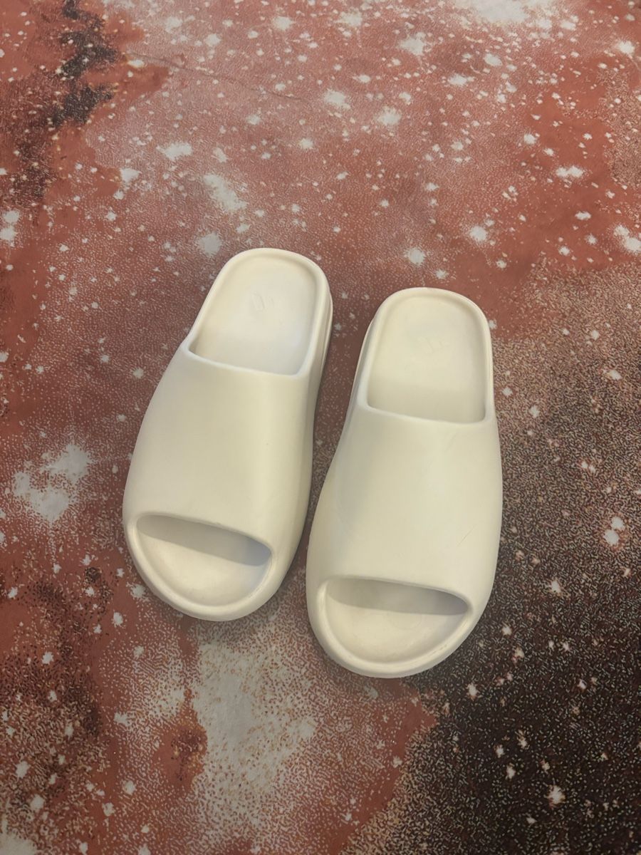 Adidas Scarpe da uomo: Yeezy slides 44 us 10 – Usato da Zürich venduto da JMima 2