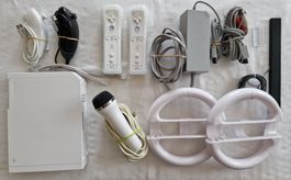 Nintendo Wii inkl. 12 Games + 2 Kontroller + 2 Lenkräder