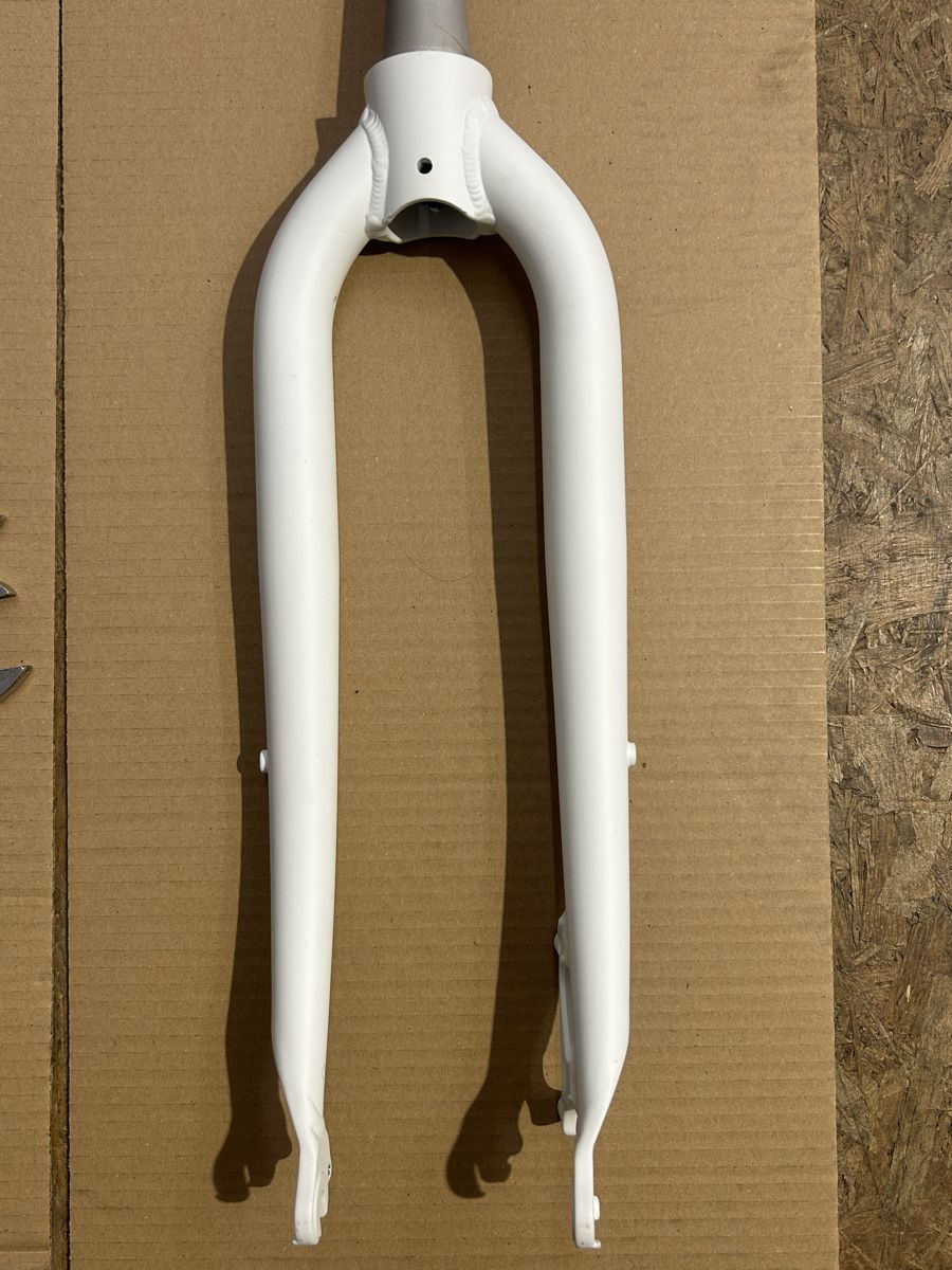 Ersatzteile: Weisse Starrgabel 27” – Neu und originalverpackt aus Affoltern am Albis von cub_tx9s