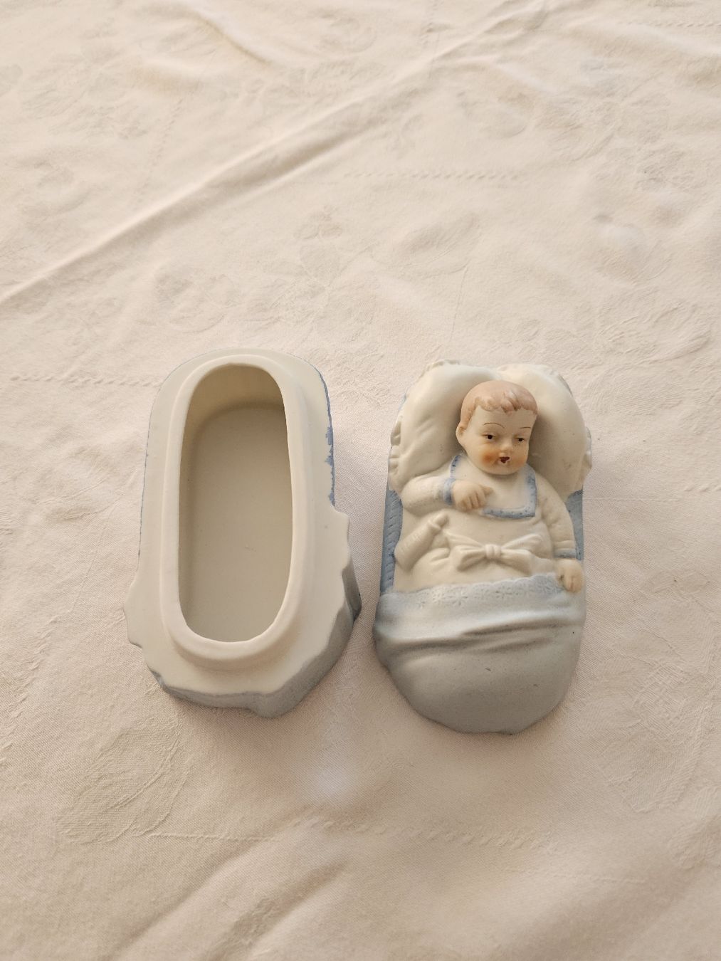 Tutte le decorazioni: Vintage Liegender Säugling in Gips, hellblau – Usato da Wädenswil venduto da Jsi.Z01 1