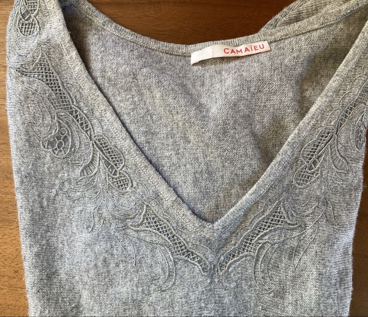 Maglioni & Felpe: Pullover gris à col brodé  – Usato da Ardon venduto da hel_2sxp 1