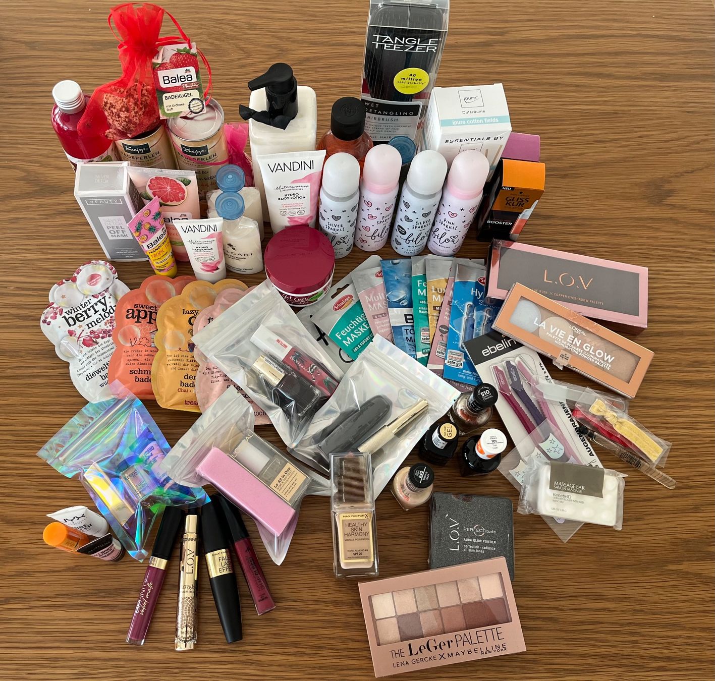 Gesichtspflege: Kosmetik Set – Neu und originalverpackt aus Triesen von atos87