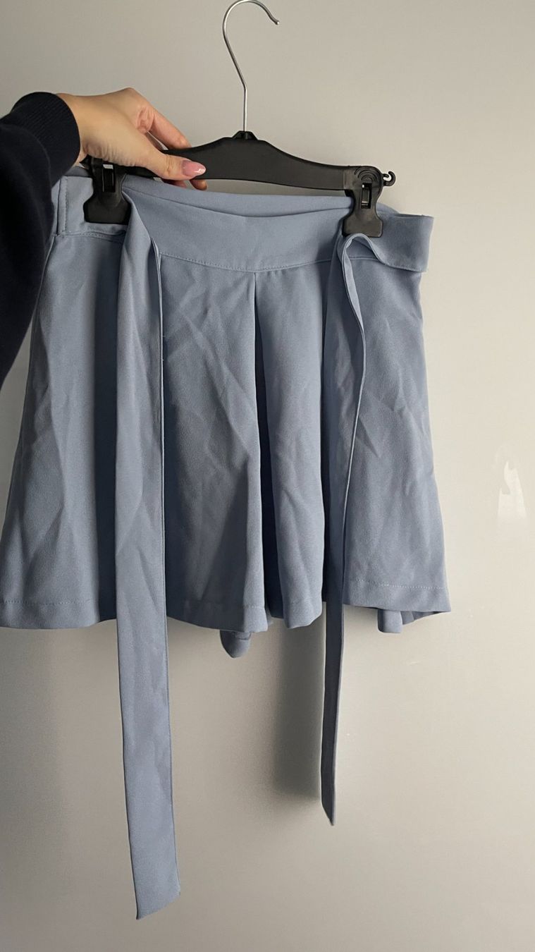 Zara Pantaloni: Zara shorts blau – Nuovo (secondo la descrizione) da Lausen venduto da sim_hgp6 2