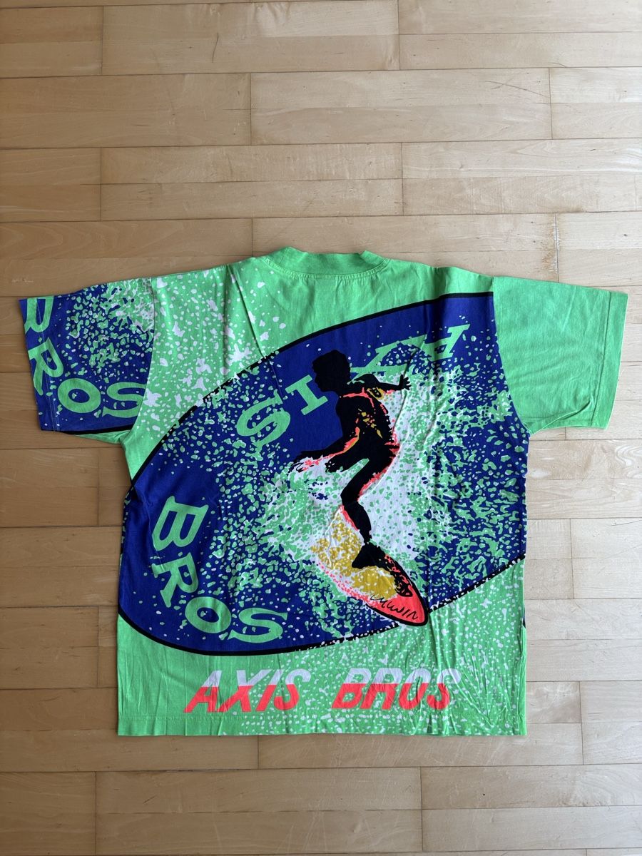 T-shirt: Vintage 90s Axis Bros Surf Tshirt – Usato da Belmont-sur-Lausanne venduto da Cedr_Barto 3