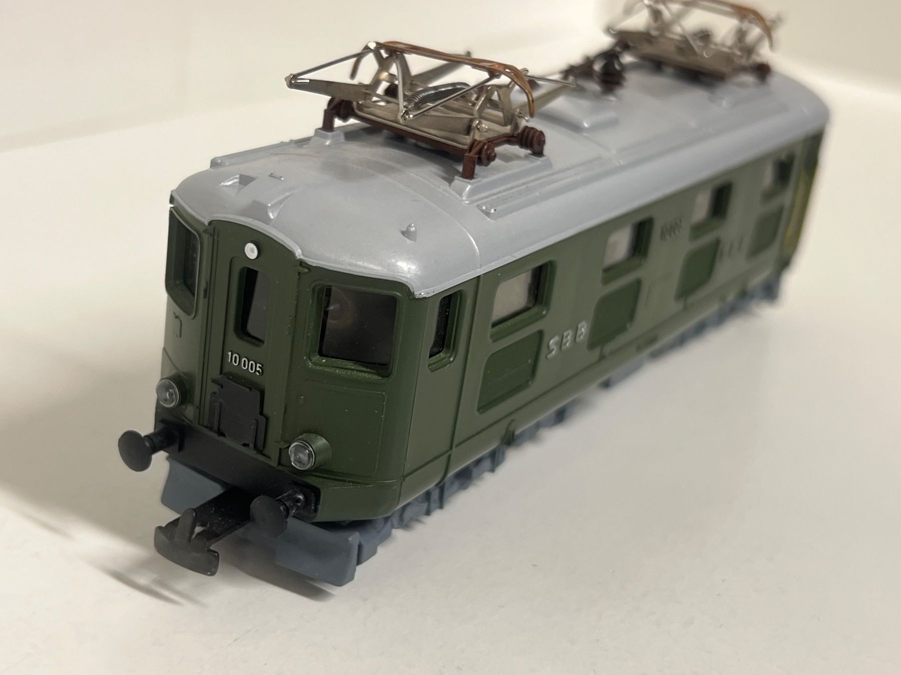 Kleinbahn Modellini di ferrovie: KLEINBAHN Re 4/4 SBB H0 DC – Usato da Neuenhof venduto da ludovicco 3