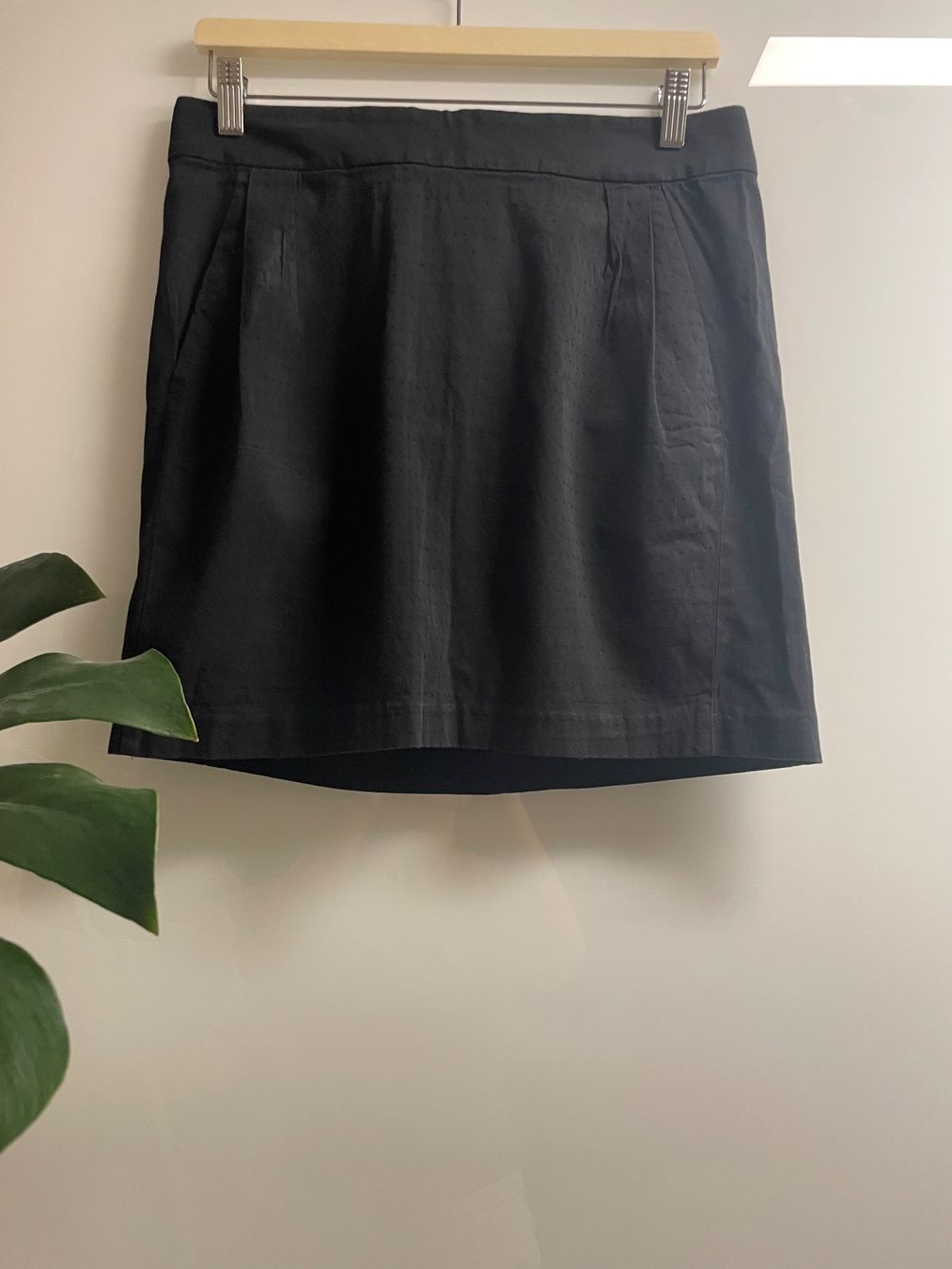 Kookai Gonne: Gonna nera kokai 40; cotone 57% – Usato da murten venduto da Ester09 1