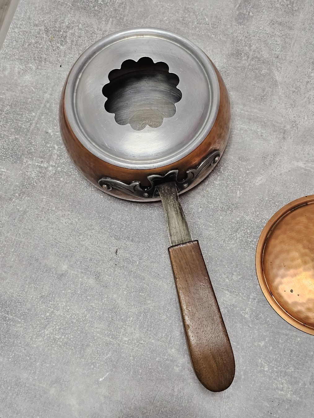 Pentole: Kupferpfanne antik mit Deckel, nostalgisch und robust – Usato da Herzogenbuchsee venduto da tgi_rln7 4